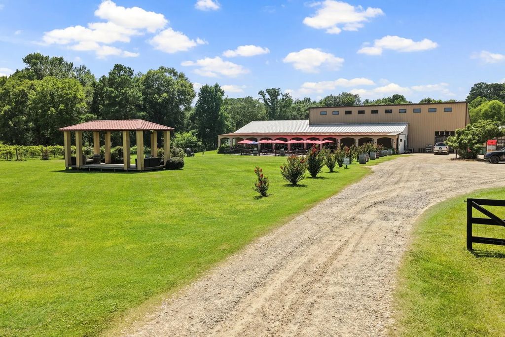 658 County Road 1334, Pittsburg