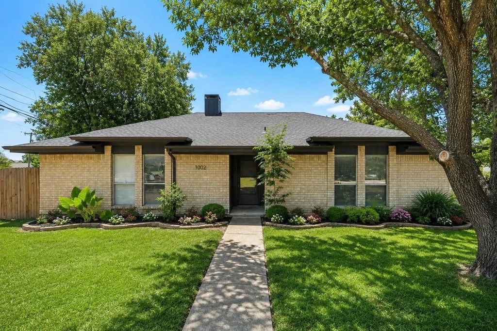 1002 Kingston Drive, Lewisville