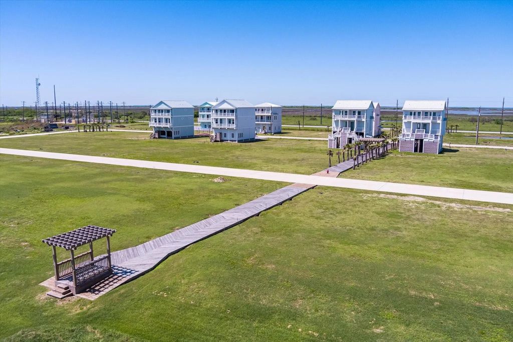 611 Arlo Terrace, Crystal Beach