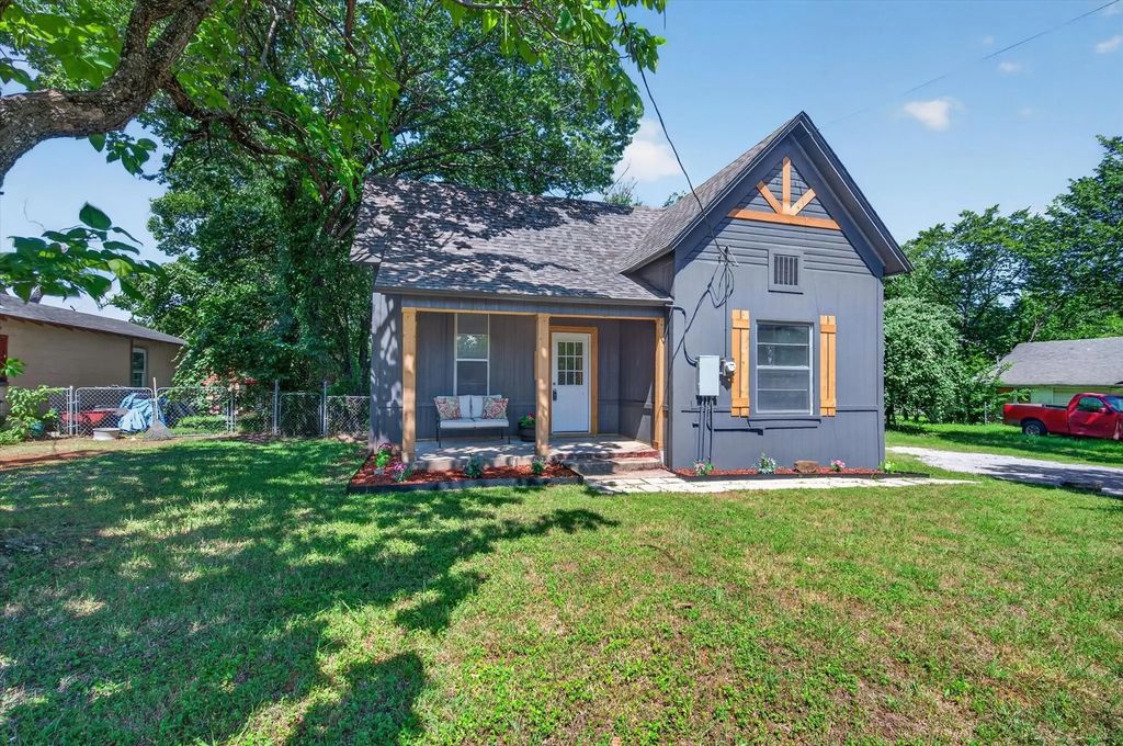 202 S Main Street, Joshua