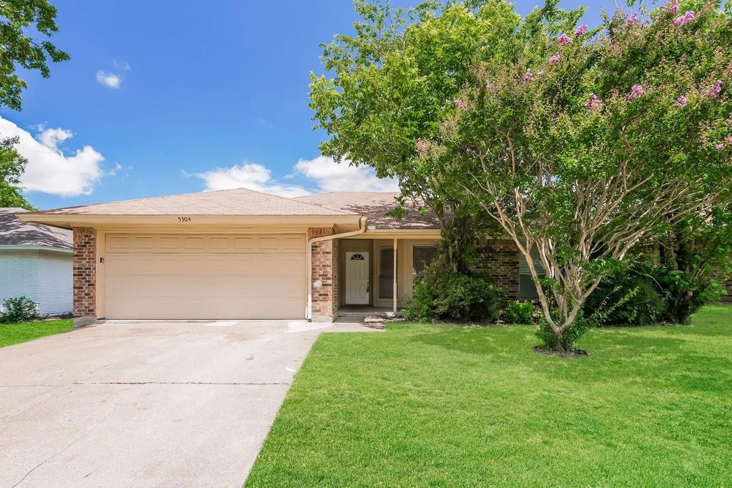 5304 Tamarack Court, Arlington