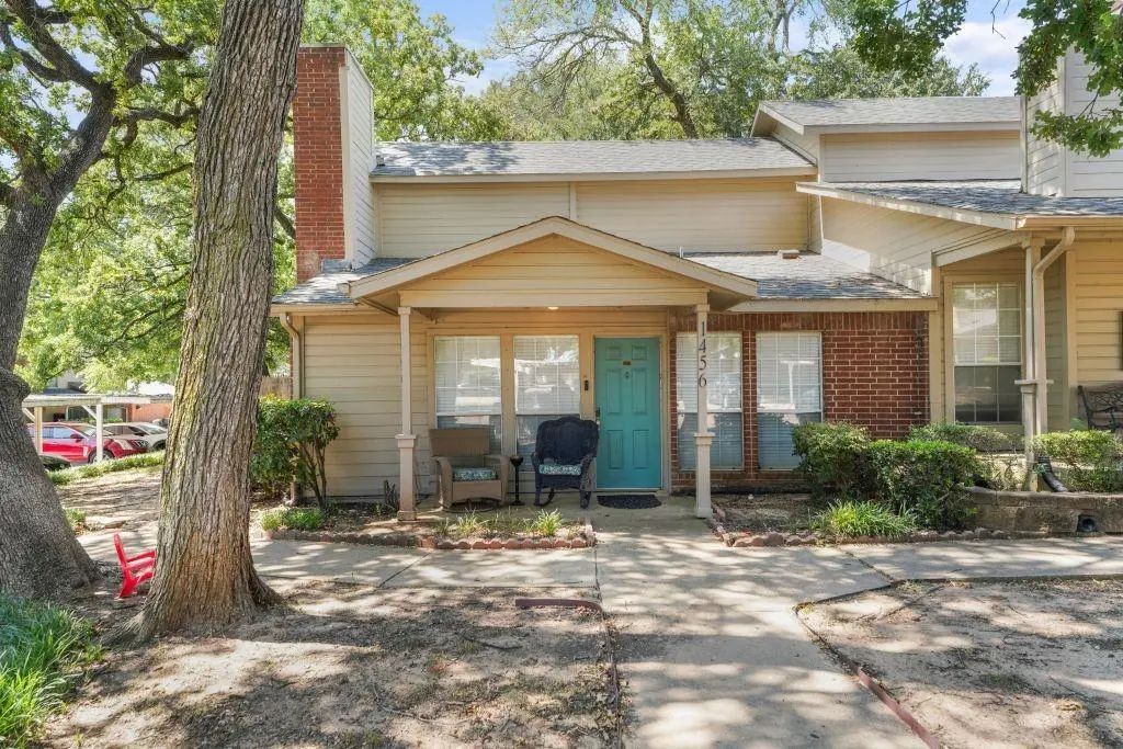 1456 Meadowood Village Drive, Fort Worth