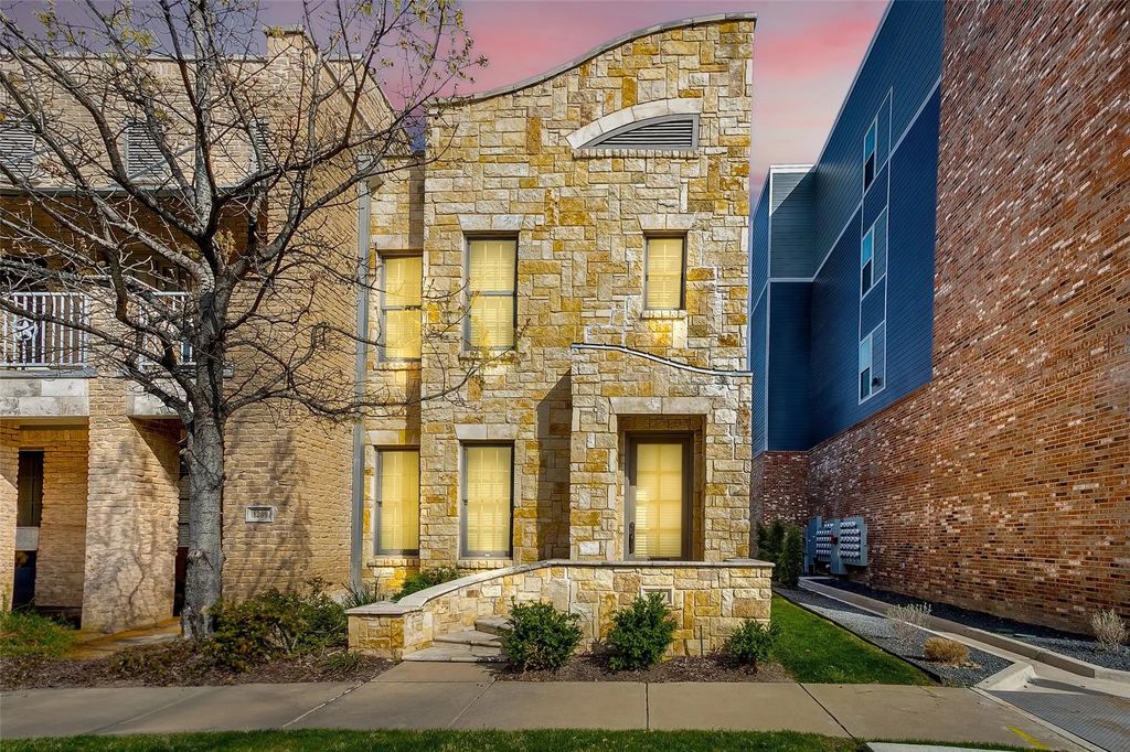 1211 S Adams Street, Fort Worth
