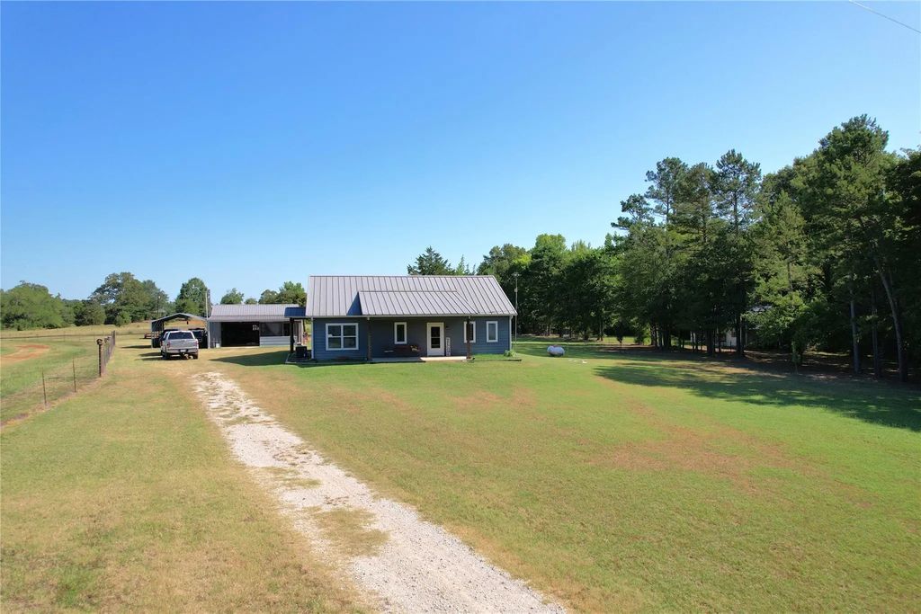 1575 County Road 3860, Hawkins