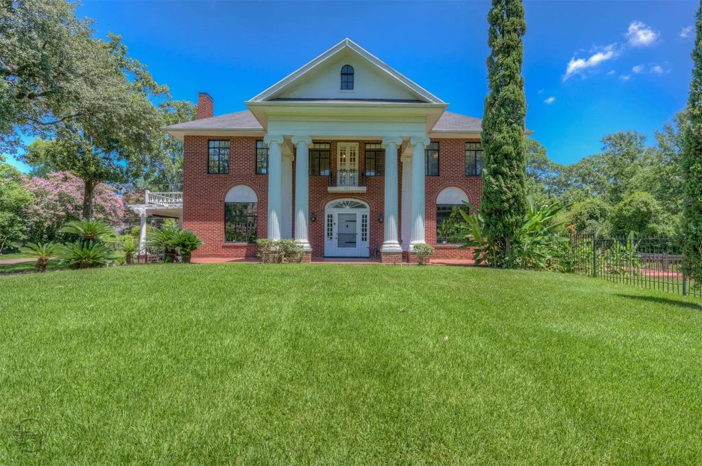 920 Ockley Drive, Shreveport