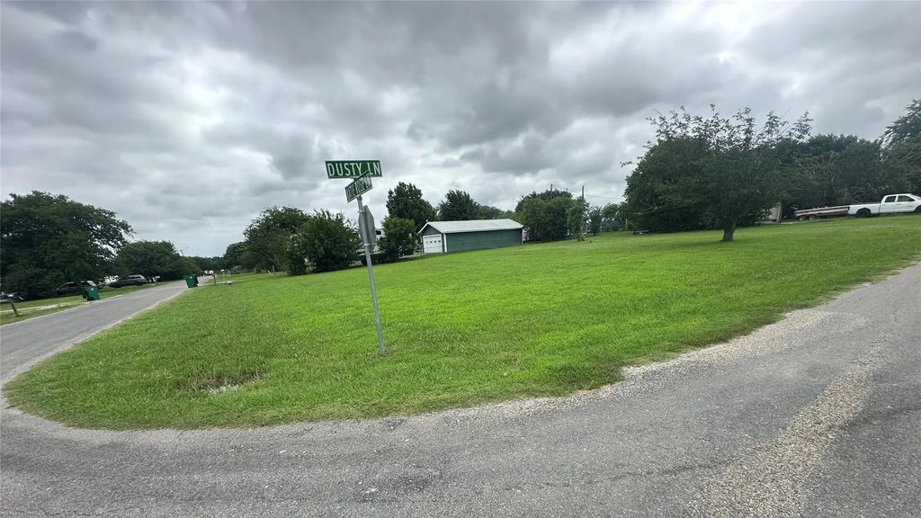 501 Dusty Lane, Southmayd