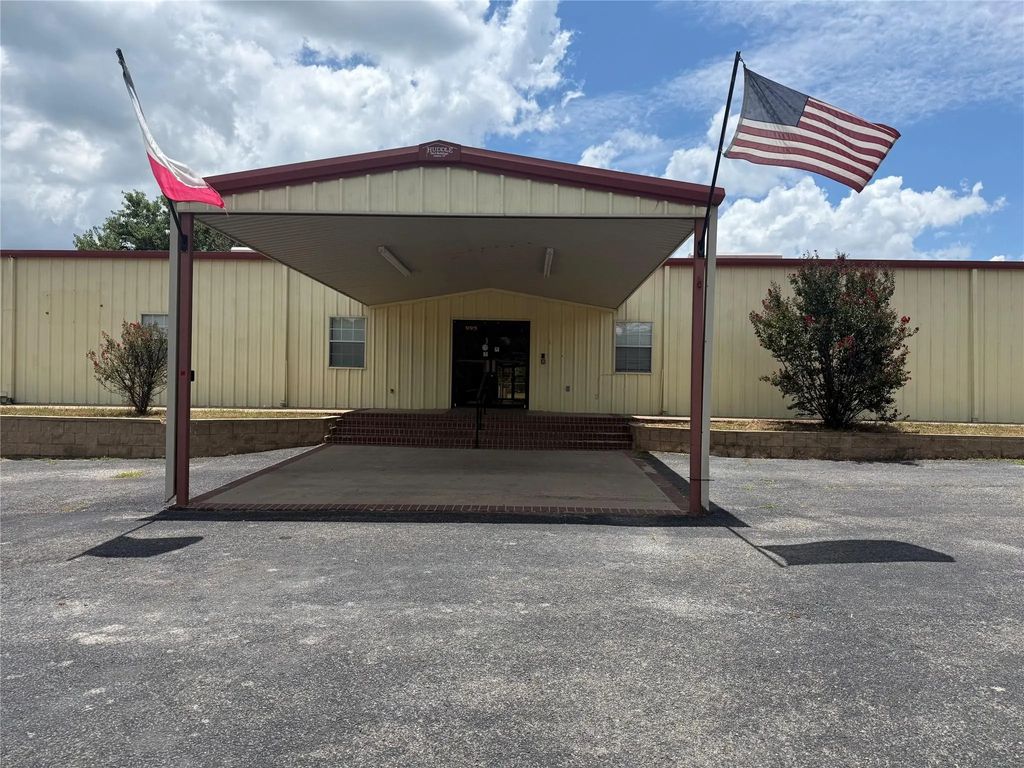 995 W State Highway 243, Canton
