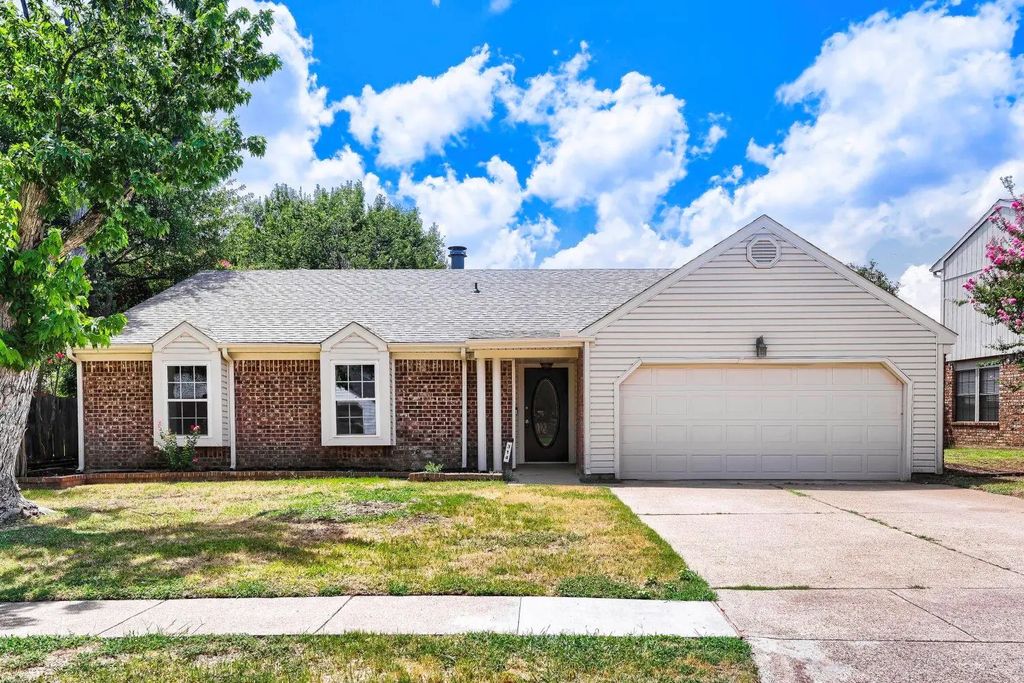 314 Sandlewood Lane, Euless