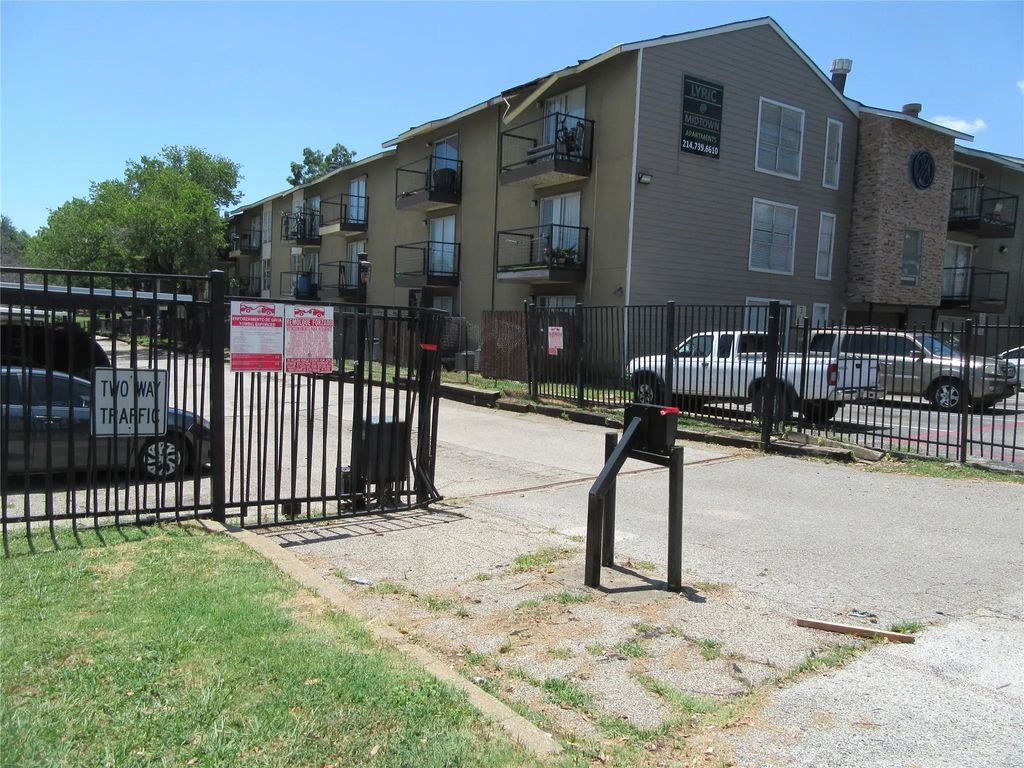 7126 Holly Hill Drive 105, Dallas