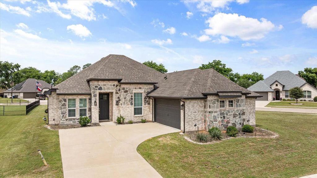 1089 Mickelson Drive, Granbury