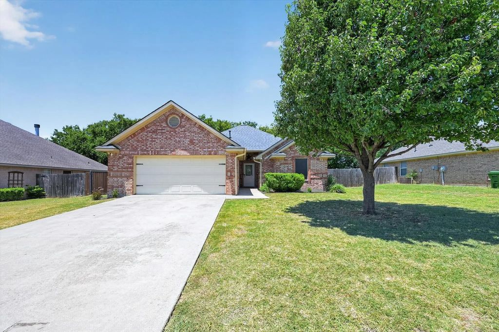 127 N Point Drive, Krum