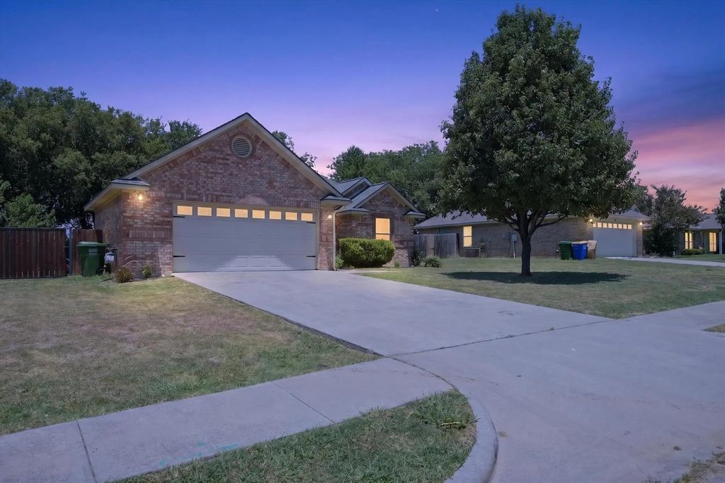 127 N Point Drive, Krum