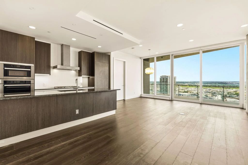 3130 N Harwood Street 2102, Dallas