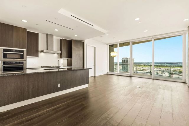 3130 N Harwood Street 2102, Dallas