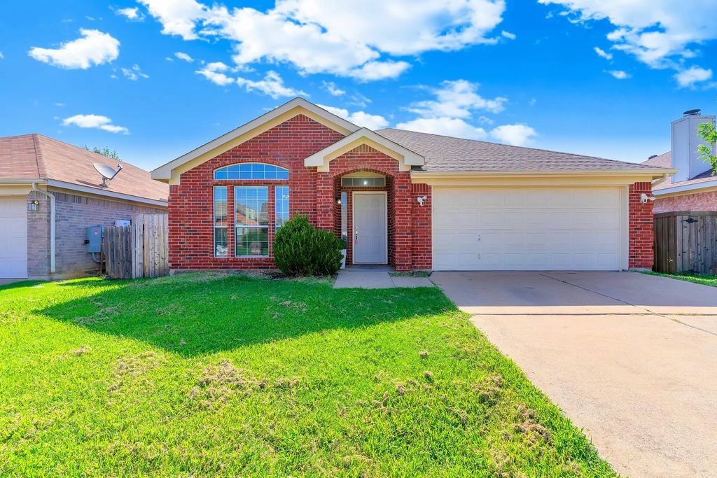 7321 Grass Valley Trail, Fort Worth