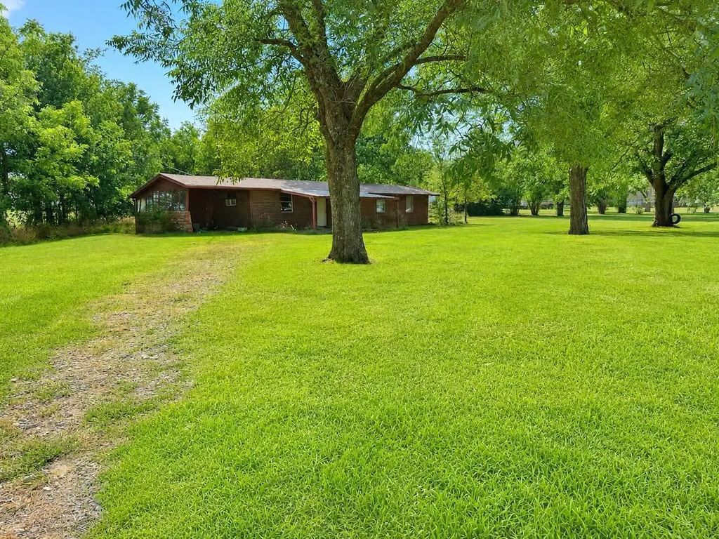 34270 State Highway 64, Wills Point