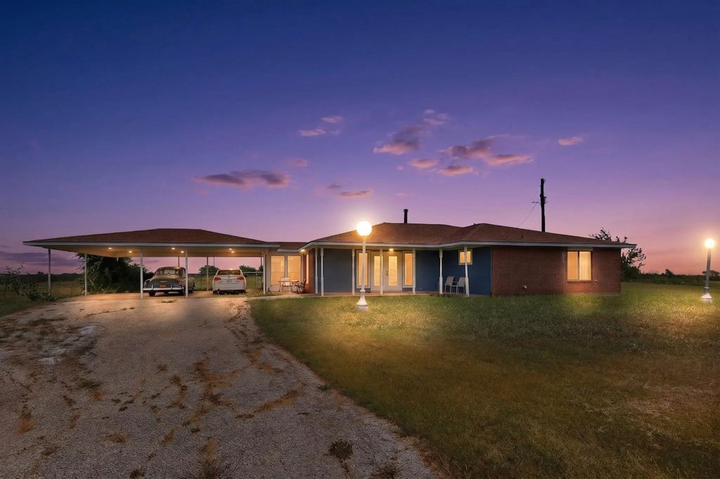 8487 County Road 308, Terrell