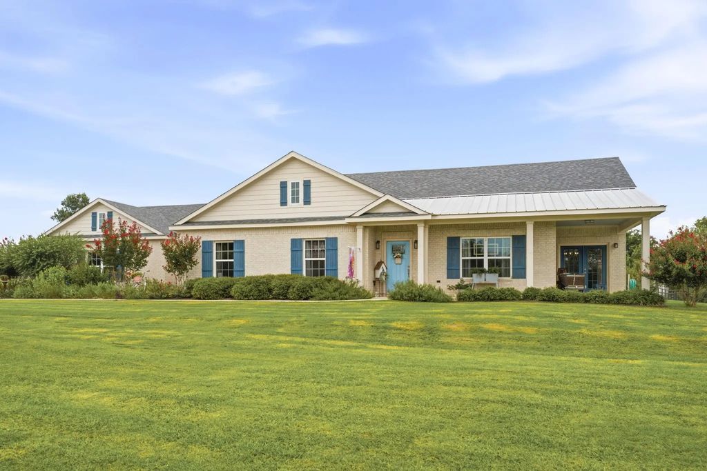 131 Whispering Winds Drive, Gunter