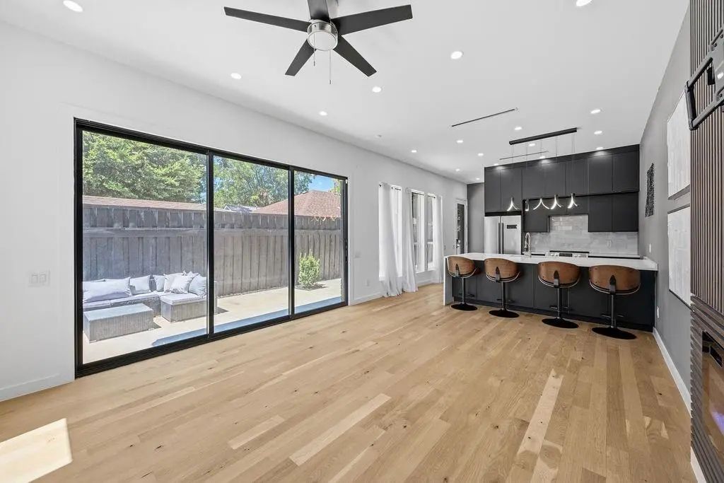 2722 Hondo Avenue, Dallas