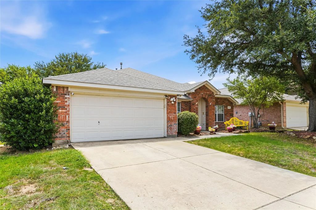 1320 Cattle Crossing Drive, Fort Worth