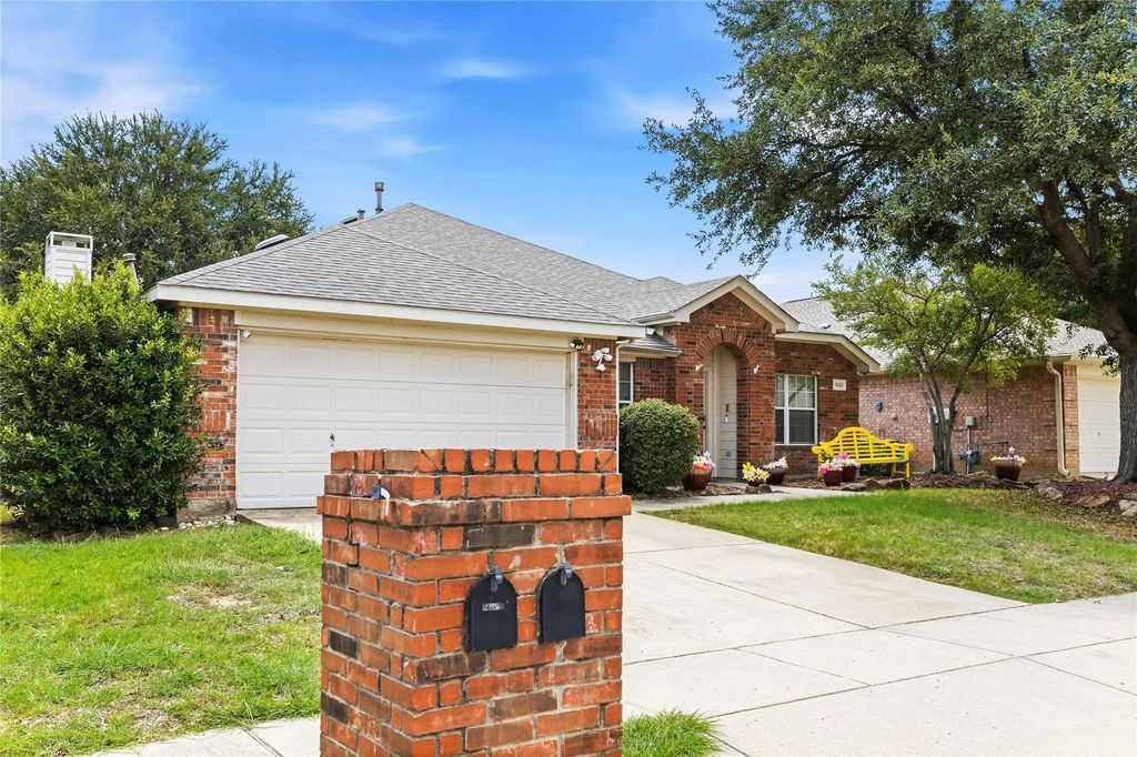 1320 Cattle Crossing Drive, Fort Worth