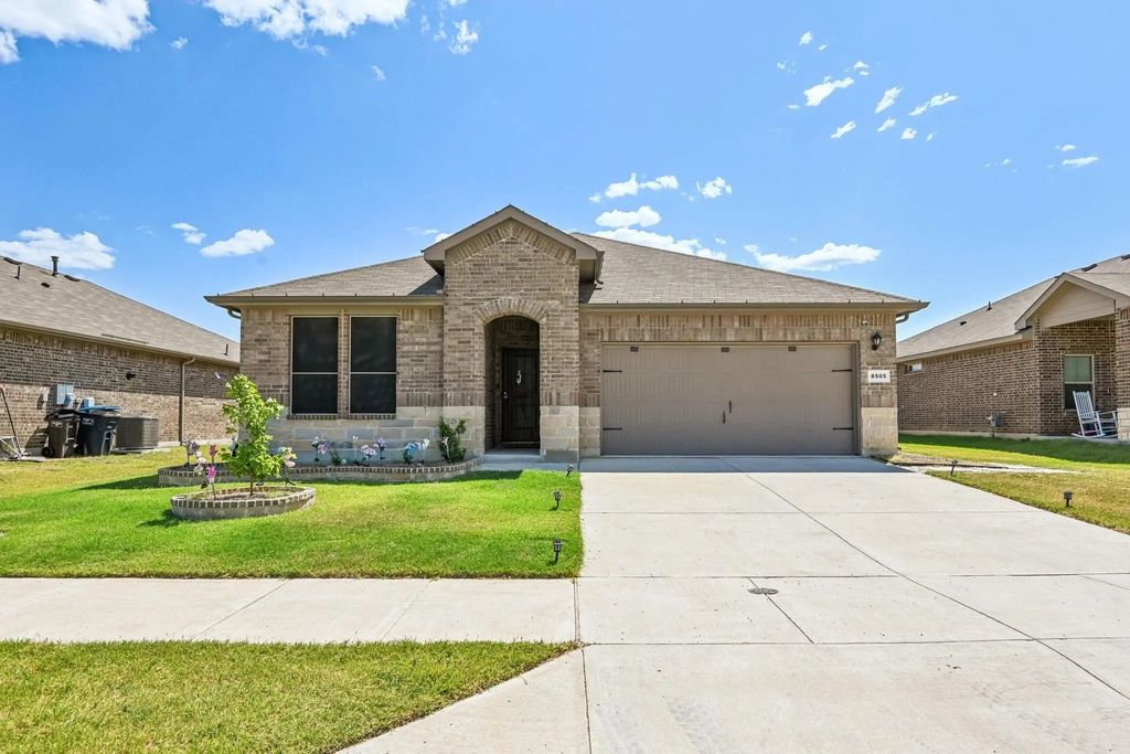 8505 High Hill Drive, Fort Worth