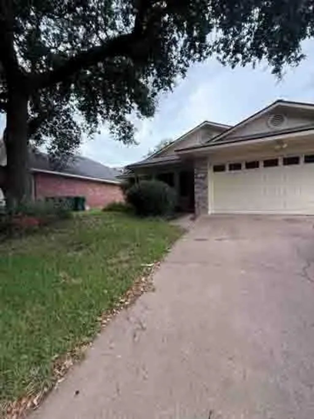303 Scenic Brook Street, Brenham