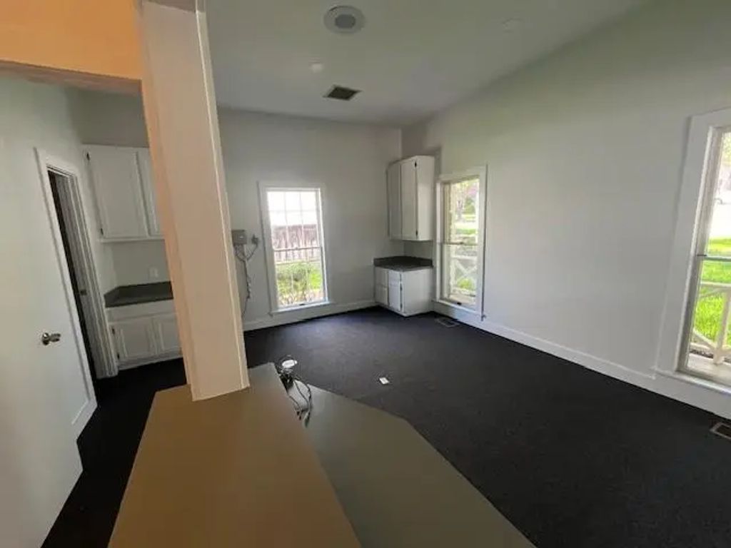 300 N Bryant Avenue, Sherman