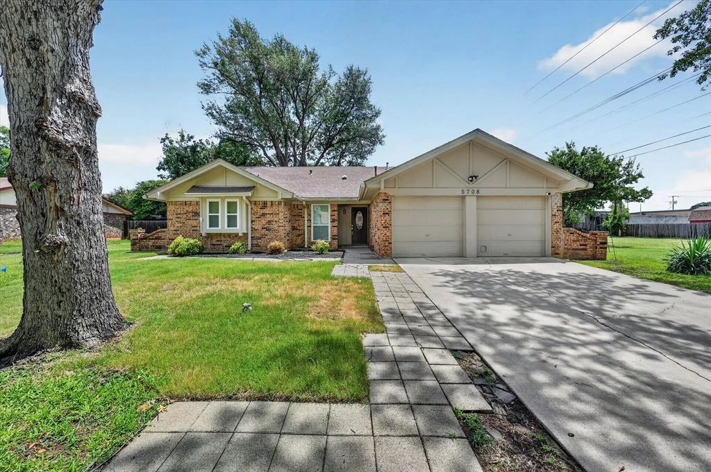 5708 Stone Drive, North Richland Hills