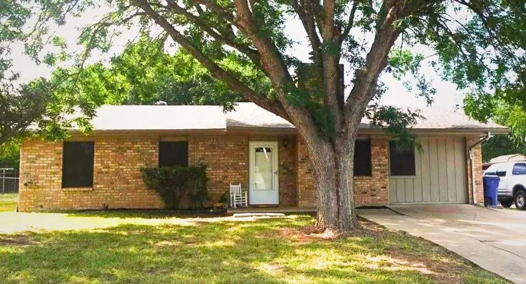 1414 W Torrey Street, Granbury