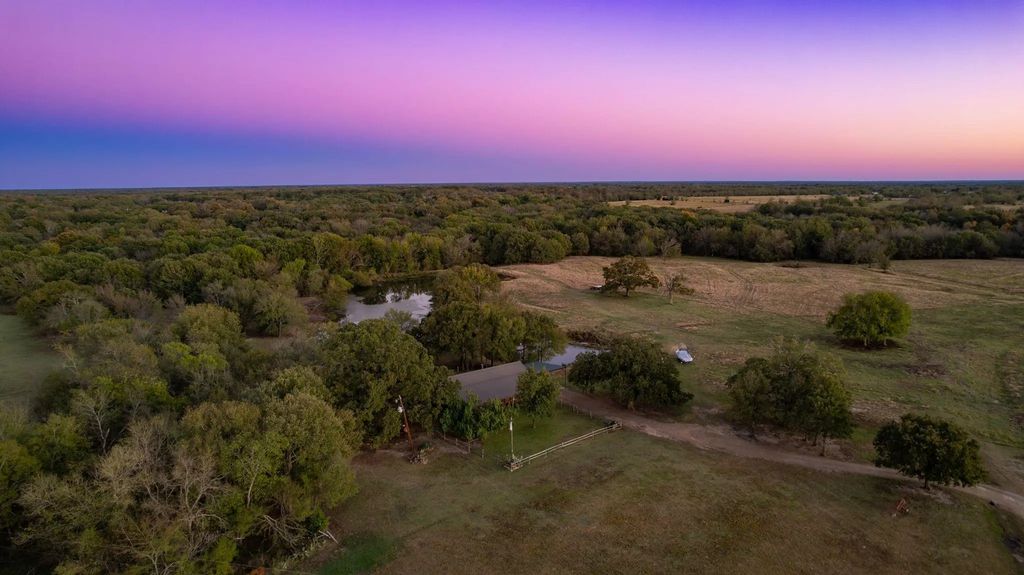 1004 County Road 4574, Sulphur Springs