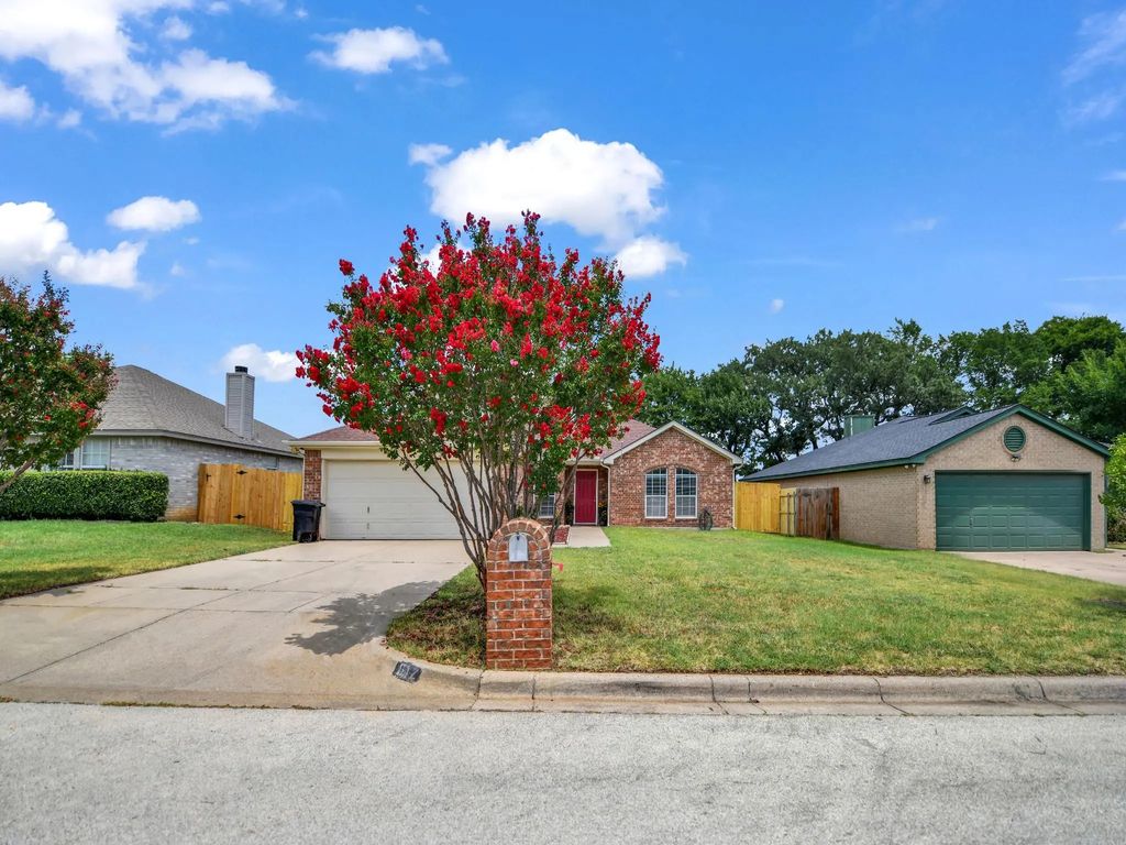 617 Oak View Court, Azle