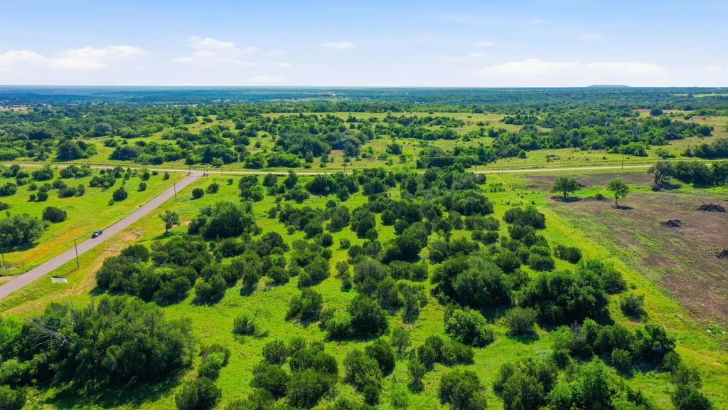 100 Gilmore Court, Lipan