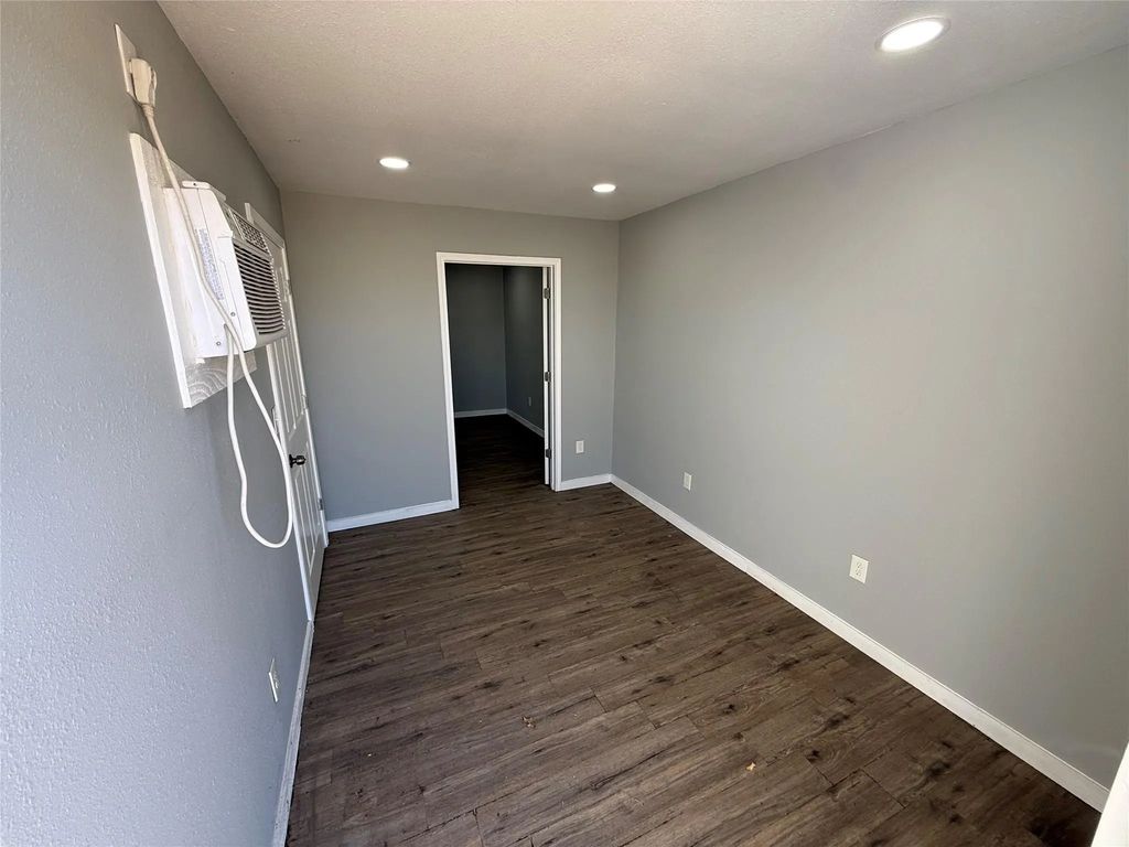 1465 E Renfro Street 113, Burleson