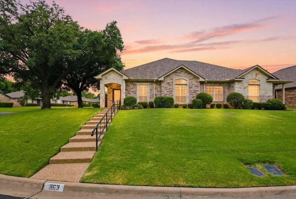 363 Old Mill Creek Drive, Woodway