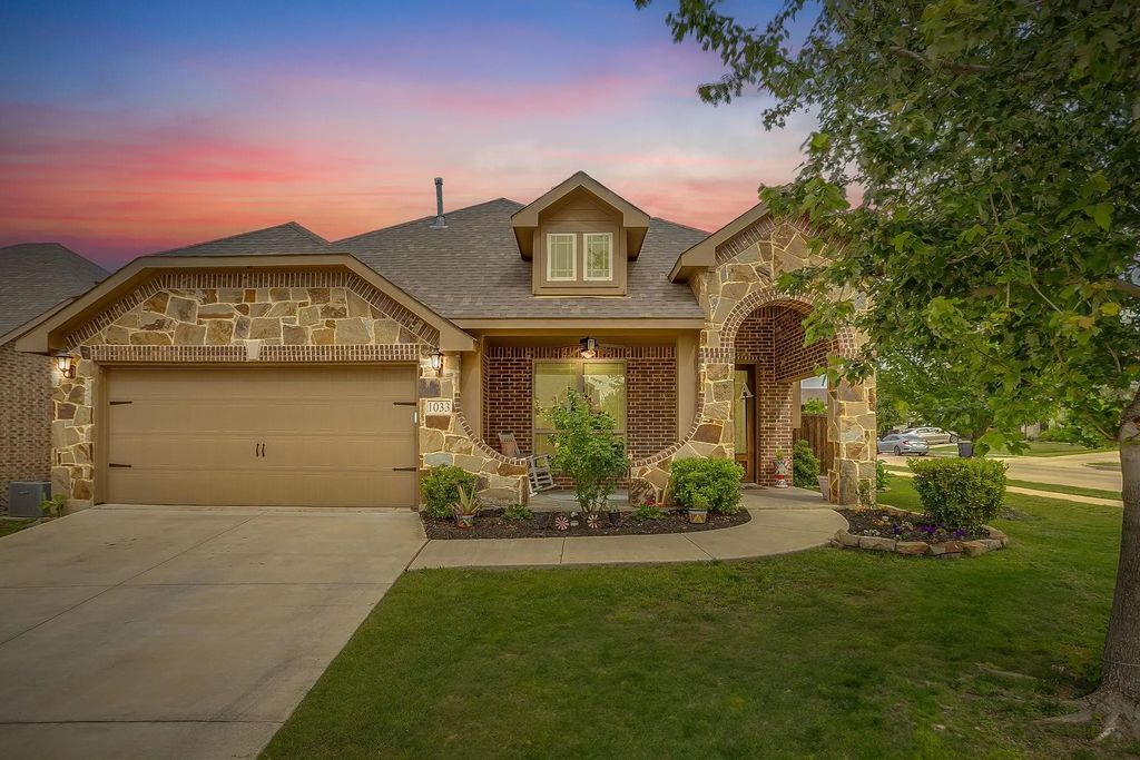 1033 Rustic Oak Way, Burleson