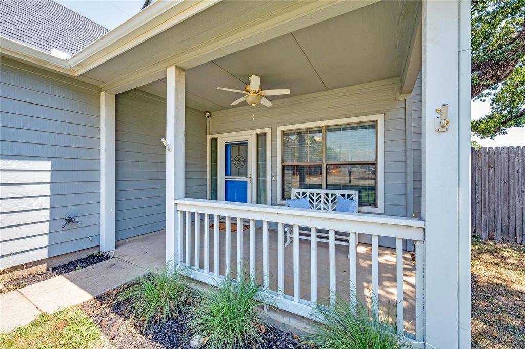 100 S Lakeview Drive, Lake Dallas