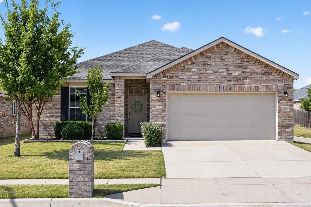10005 Amosite Drive, Fort Worth