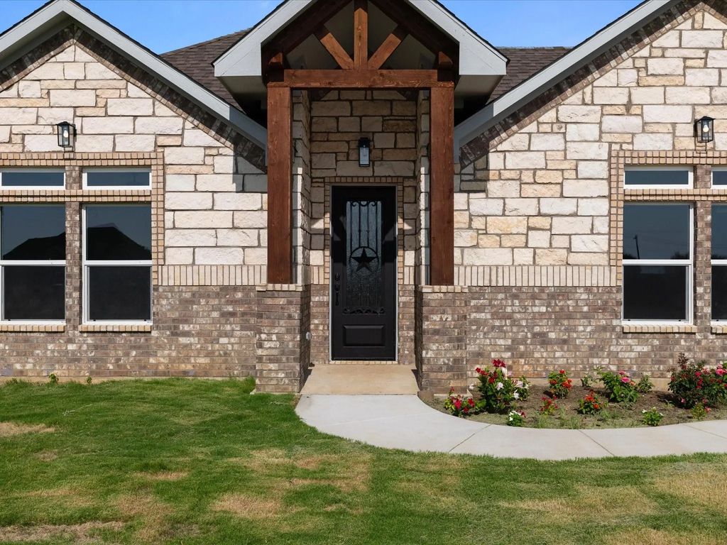 1013 Magnolia Court, Springtown