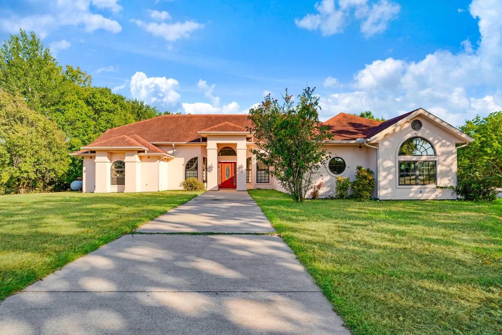 5310 Farm Road 195, Paris