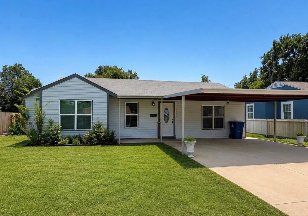 1640 Glenn Drive, Blue Mound