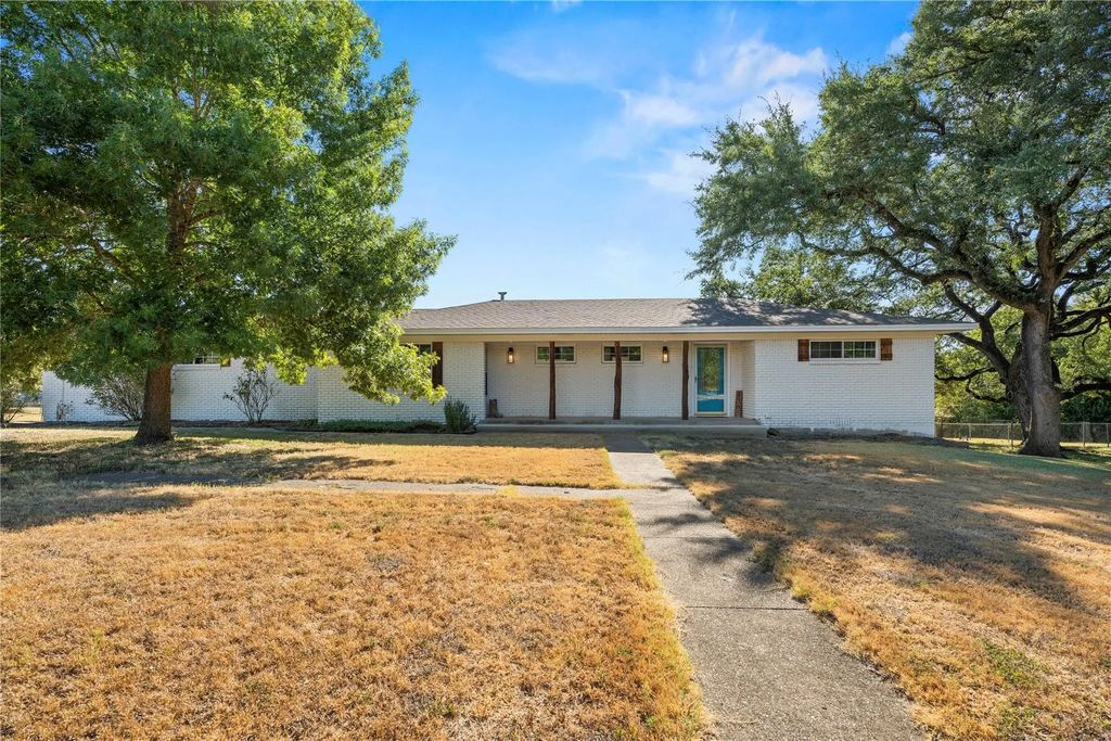 1305 S Old Temple Road, Lorena