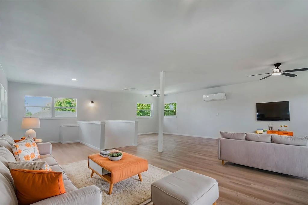 1421 S Scullin Avenue, Denison