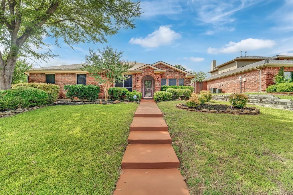 8210 Sailors Street, Rowlett