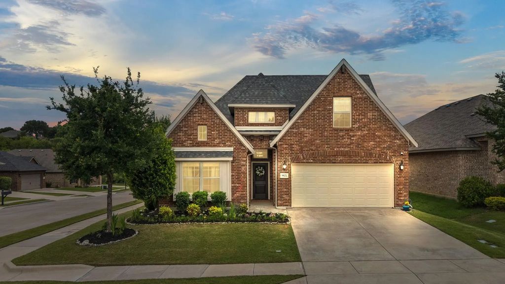 9621 Rosina Trail, Fort Worth