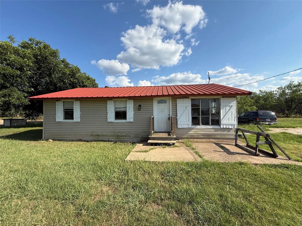 902 Grimes Road, Mineral Wells
