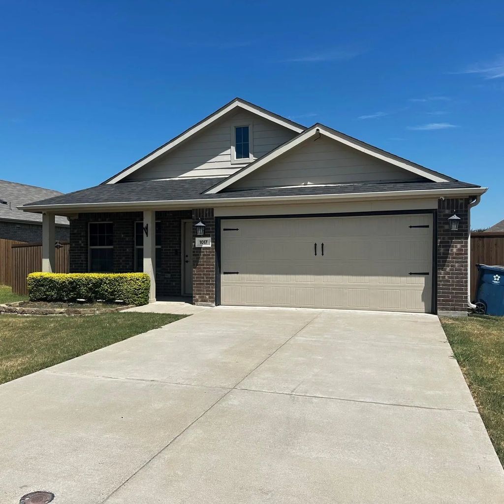 1017 Skyline Drive, Hutchins