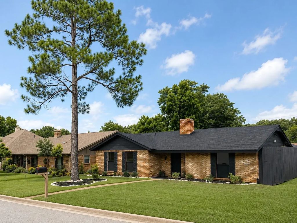 321 Chisholm Trail, Sherman