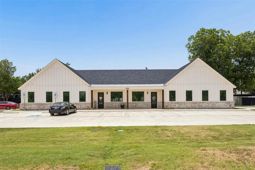 908 Cresthaven Drive 200, Euless