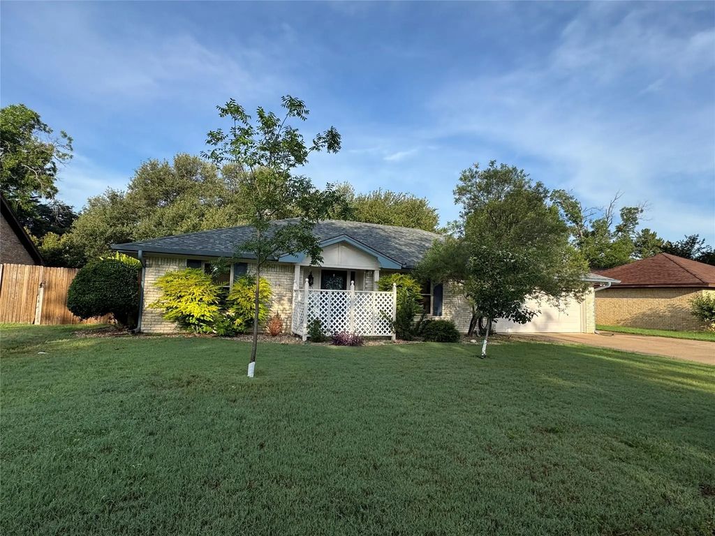1104 Dove Hollow Road, Granbury